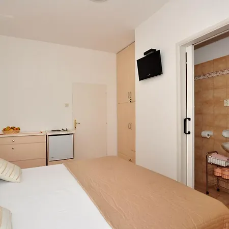 3425-13 For 5 Pers In Appartement Duće